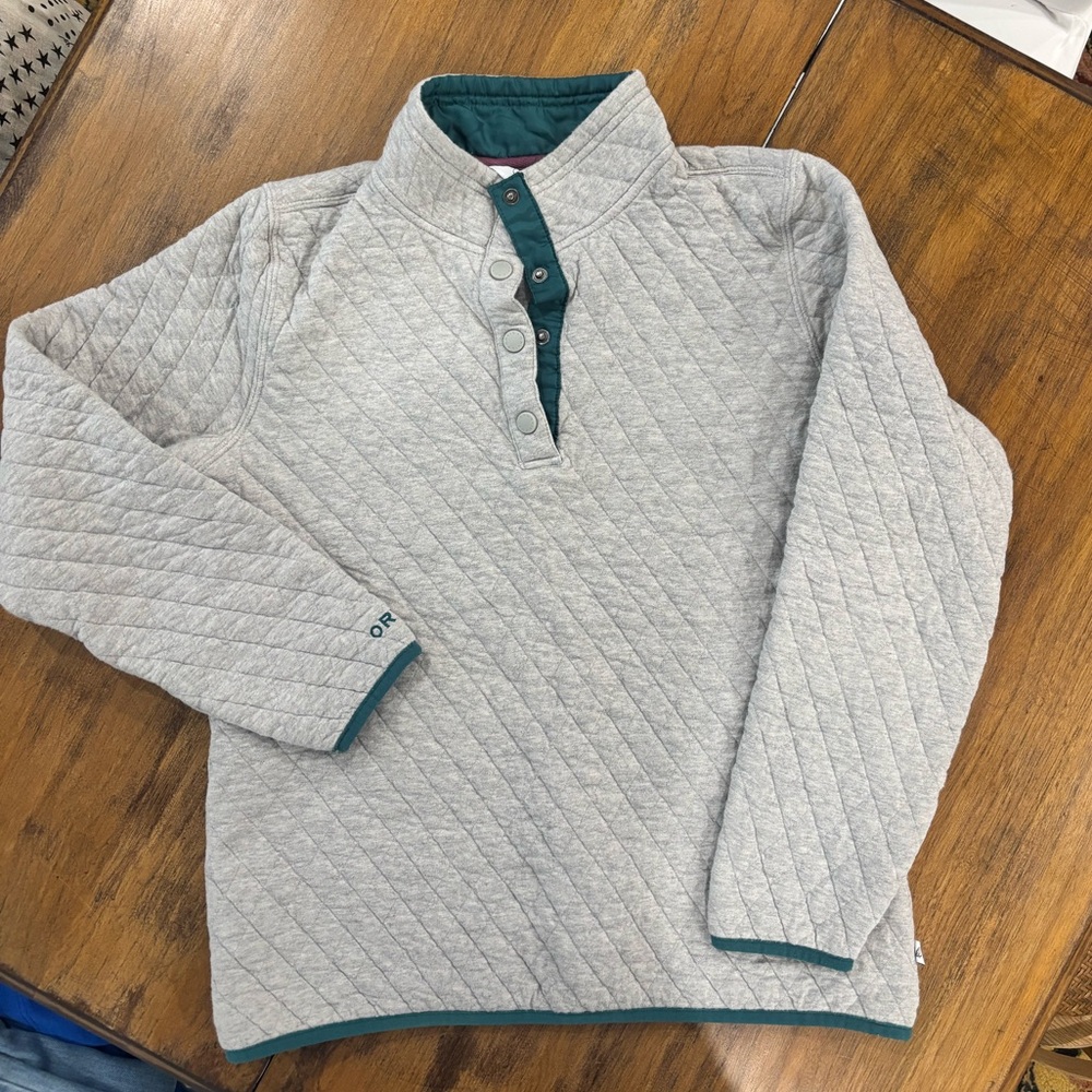 Orvis Gray Quilted Women’s Sweatshirt with Teal Accents